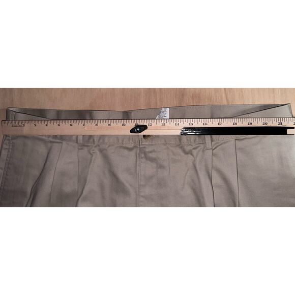 LL Bean Mens Pants Size 46x30 (42x30) Pleated Khaki Tan Slightly Tapered Leg - Picture 7 of 10